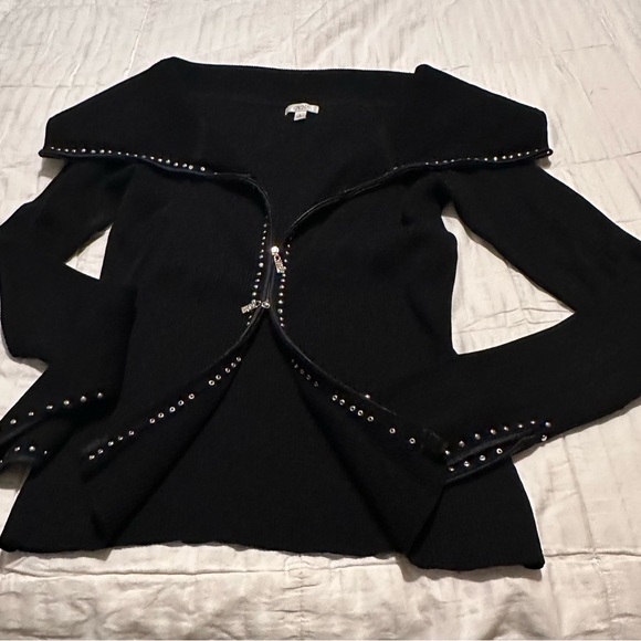 Cache - Picture 3 of 5